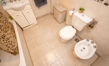 VENTA CASA CON AMPLIO TERRENO, PILETA Y GALPÓN