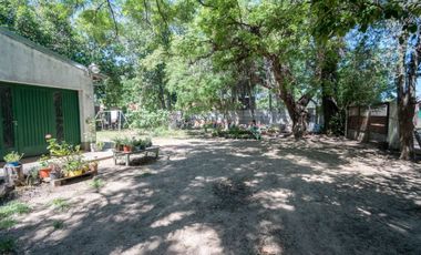 VENTA CASA CON AMPLIO TERRENO, PILETA Y GALPÓN
