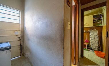 VENTA CASA TRES AMBIENTES EN HAEDO CON PARQUE