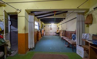 VENTA CASA TRES AMBIENTES EN HAEDO CON PARQUE