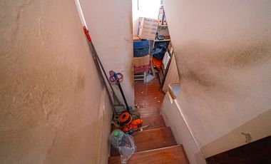 VENTA CASA TRES AMBIENTES EN HAEDO CON PARQUE