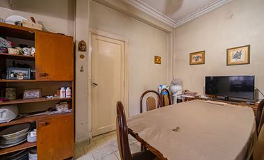 VENTA CASA TRES AMBIENTES EN HAEDO CON PARQUE