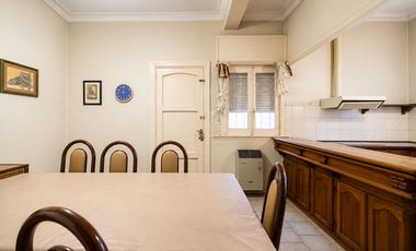 VENTA CASA TRES AMBIENTES EN HAEDO CON PARQUE
