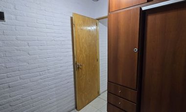 Venta casa dos dormitorios y patio verde, Alvear