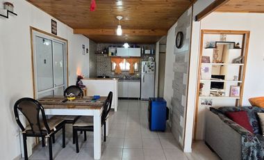 Venta casa dos dormitorios y patio verde, Alvear