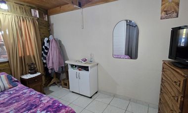 Venta casa dos dormitorios y patio verde, Alvear