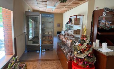 VENTA / VIVIENDA FAMILIAR Y LOCAL COMERCIAL