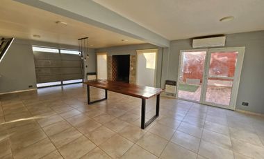 CASA EN ALQUILER CON PILETA - PLOTTIER