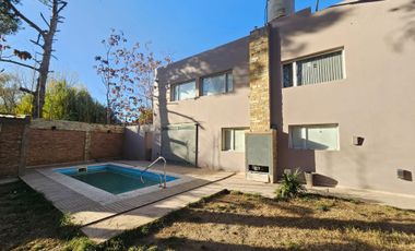 CASA EN ALQUILER CON PILETA - PLOTTIER