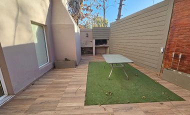 CASA EN ALQUILER CON PILETA - PLOTTIER