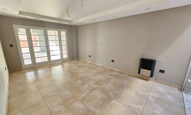 CASA EN ALQUILER CON PILETA - PLOTTIER
