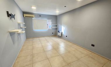 CASA EN ALQUILER CON PILETA - PLOTTIER