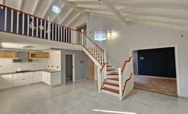 CASA EN ALQUILER CON PILETA - PLOTTIER