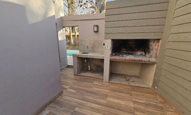CASA EN ALQUILER CON PILETA - PLOTTIER