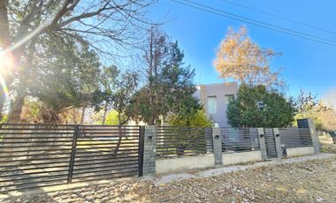 CASA EN ALQUILER CON PILETA - PLOTTIER