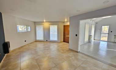 CASA EN ALQUILER CON PILETA - PLOTTIER