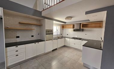 CASA EN ALQUILER CON PILETA - PLOTTIER