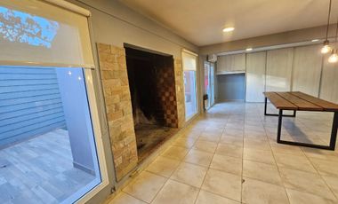 CASA EN ALQUILER CON PILETA - PLOTTIER
