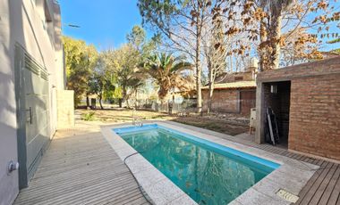 CASA EN ALQUILER CON PILETA - PLOTTIER