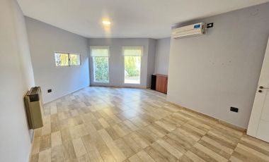 CASA EN ALQUILER CON PILETA - PLOTTIER