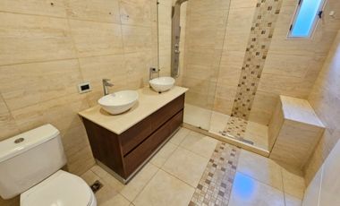 CASA EN ALQUILER CON PILETA - PLOTTIER
