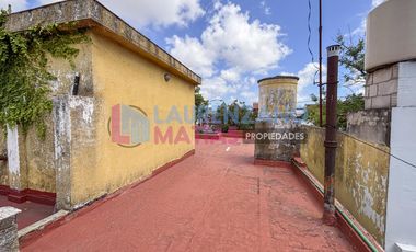 HERMOSA CASA DE 4 AMBIENTES SOBRE LOTE 9.57 X 26.86 - BARRIO DE AGRONOMIA