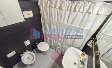 HERMOSA CASA DE 4 AMBIENTES SOBRE LOTE 9.57 X 26.86 - BARRIO DE AGRONOMIA