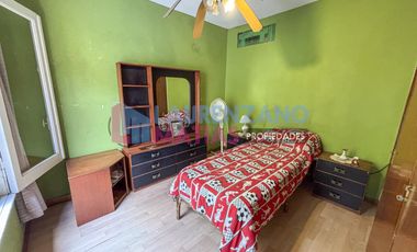 HERMOSA CASA DE 4 AMBIENTES SOBRE LOTE 9.57 X 26.86 - BARRIO DE AGRONOMIA