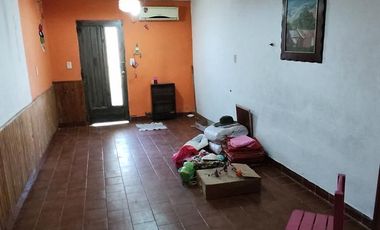 En Venta, Casa de 3 Dormitorios, Zona Centro, Catriel