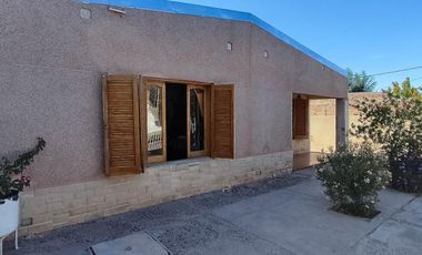 En Venta, Casa de 3 Dormitorios, Zona Centro, Catriel