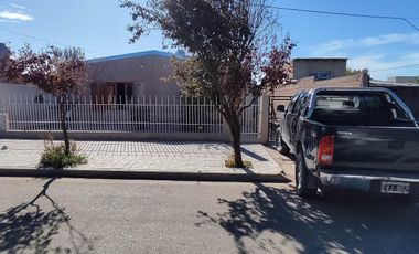 En Venta, Casa de 3 Dormitorios, Zona Centro, Catriel