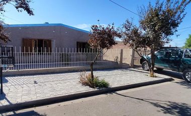 En Venta, Casa de 3 Dormitorios, Zona Centro, Catriel