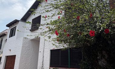 Casa en La Lucila con Pileta