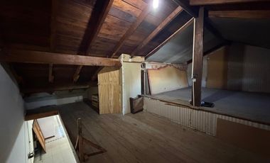 VENTA CASA 4 AMB. C/ GARAJE, QUINCHO, PARRILLA Y JARDÍN BARRIO BOSQUE ALEGRE