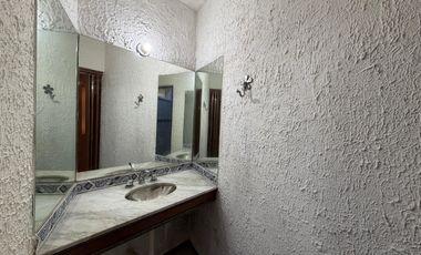 VENTA CASA 4 AMB. C/ GARAJE, QUINCHO, PARRILLA Y JARDÍN BARRIO BOSQUE ALEGRE