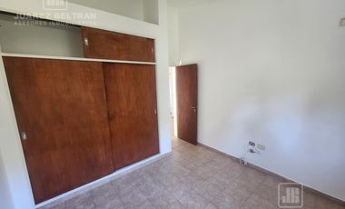 Alquiler -  Casa de 3 dormitorios Villa allende - Iquique 550, Lomas Este