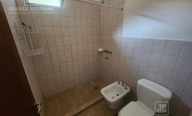 Alquiler -  Casa de 3 dormitorios Villa allende - Iquique 550, Lomas Este