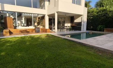 Casa en Venta – Adrogué Chico | 5 Ambientes con Piscina