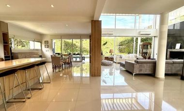 Casa en Venta – Adrogué Chico | 5 Ambientes con Piscina