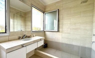 Casa en Venta – Adrogué Chico | 5 Ambientes con Piscina