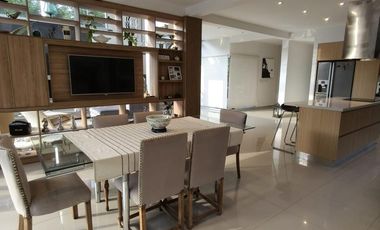 Casa en Venta – Adrogué Chico | 5 Ambientes con Piscina