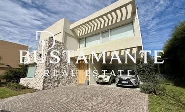Casa en Venta – Adrogué Chico | 5 Ambientes con Piscina