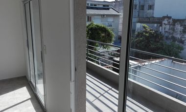 Departamento en Alquiler con Balcón en San Fernando