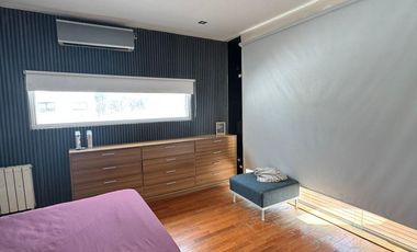 Imponente propiedad con Piscina en Venta en Altos Dos.