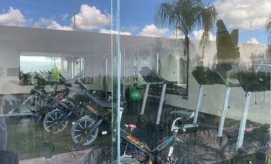 Renta casa amuebla, Privada El Origen, paneles solares. Carr Merida Progreso