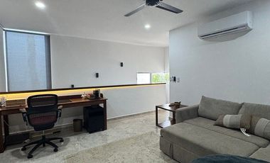 Renta casa amuebla, Privada El Origen, paneles solares. Carr Merida Progreso