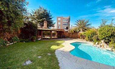 Casa venta casa 5 ambientes con piscina