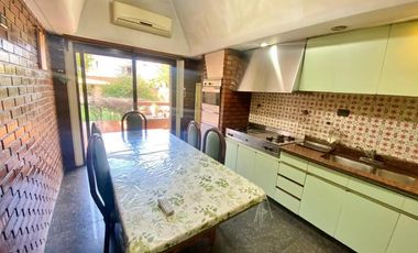 Casa venta casa 5 ambientes con piscina
