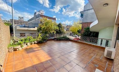 Casa venta casa 5 ambientes con piscina