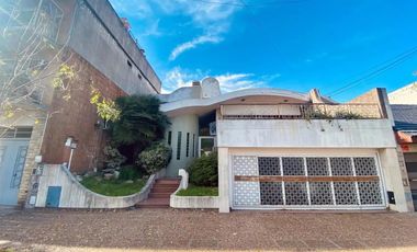 Casa venta casa 5 ambientes con piscina